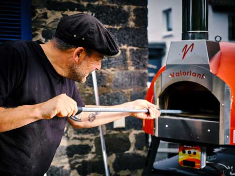 Pizza oven: direct or indirect firing